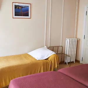 Maillot Hotel