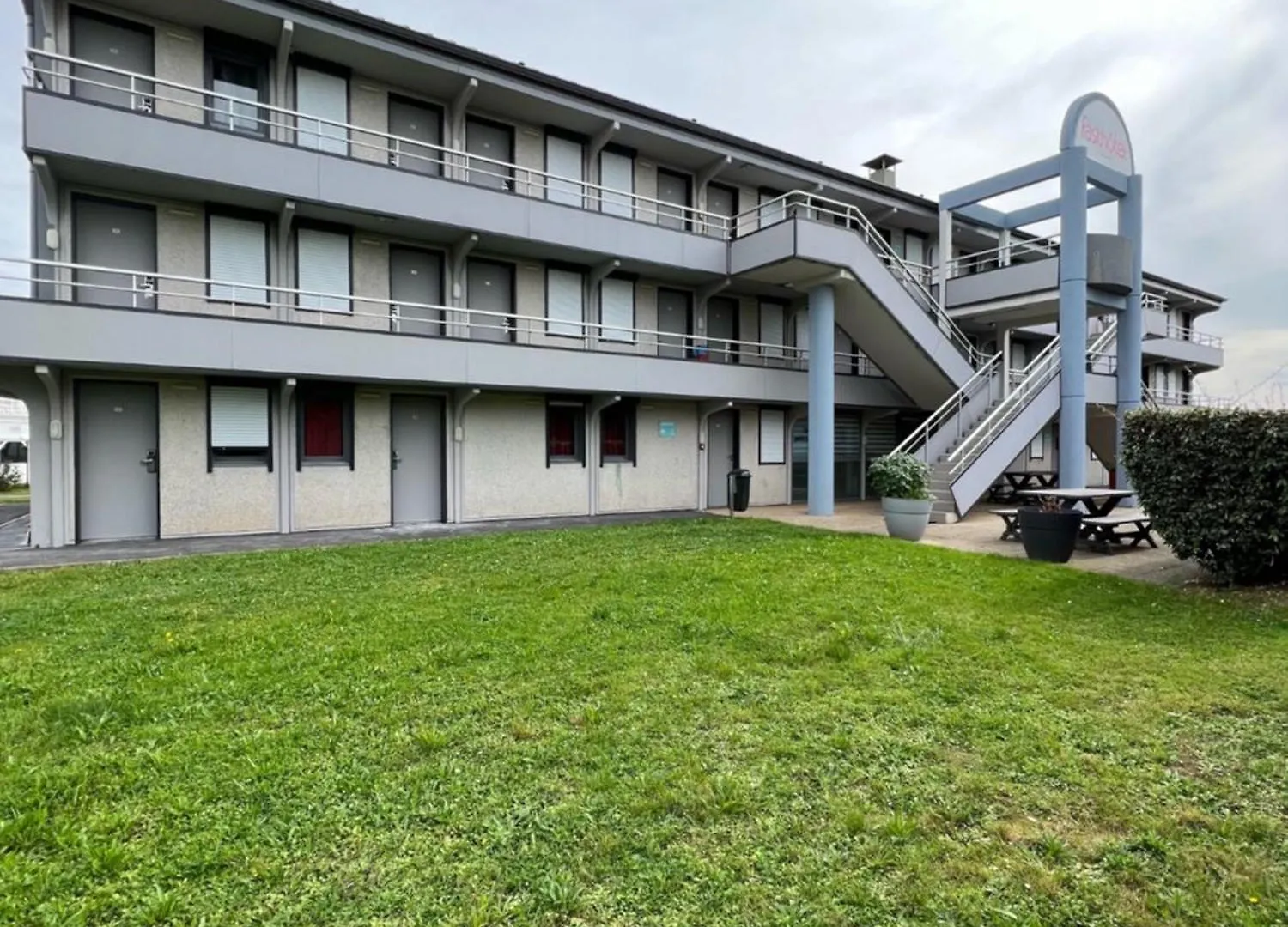 Fasthotel Roissy - Saint-Witz