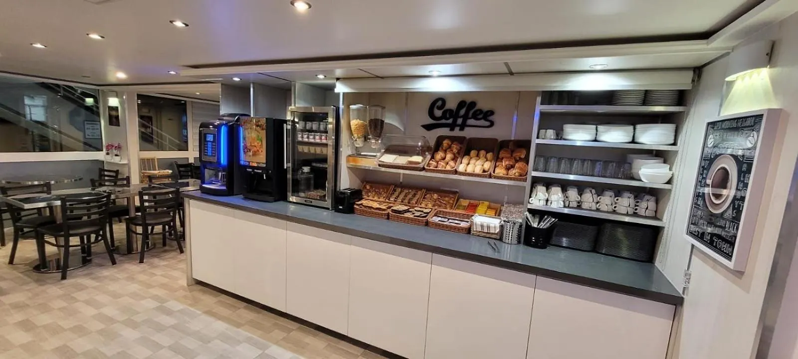 Fasthotel Roissy - Saint-Witz